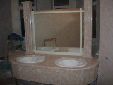 Колонны в составе столешницы для ванной